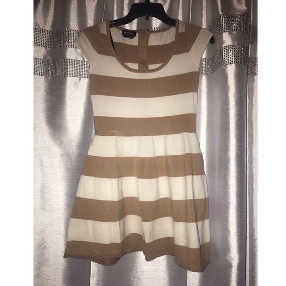 Tan and white bebe dress - Picture 2 of 9